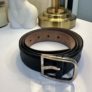 Gucci Black Leather Belt with Silver Buckle. Size 85/34.